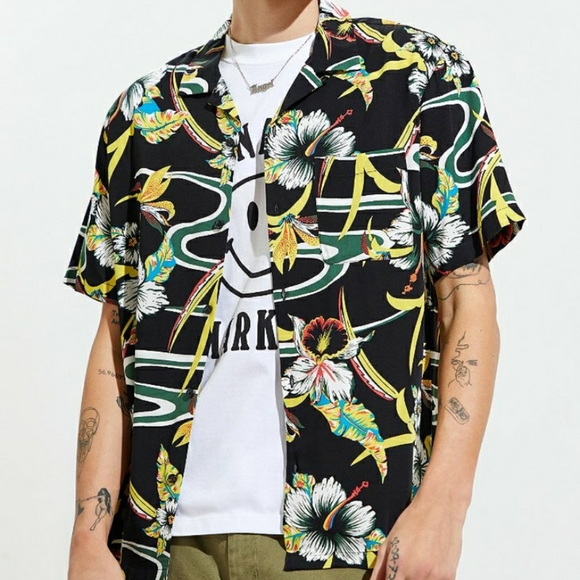 New Urban Outfitters Tropical Rayon Short Sleeve Button-Down Shirt - Picture 3 of 6